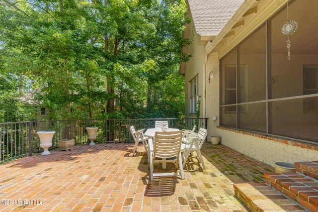 $1,074,900 | 28 Millikens Bend Road, Hattiesburg, MS 39402