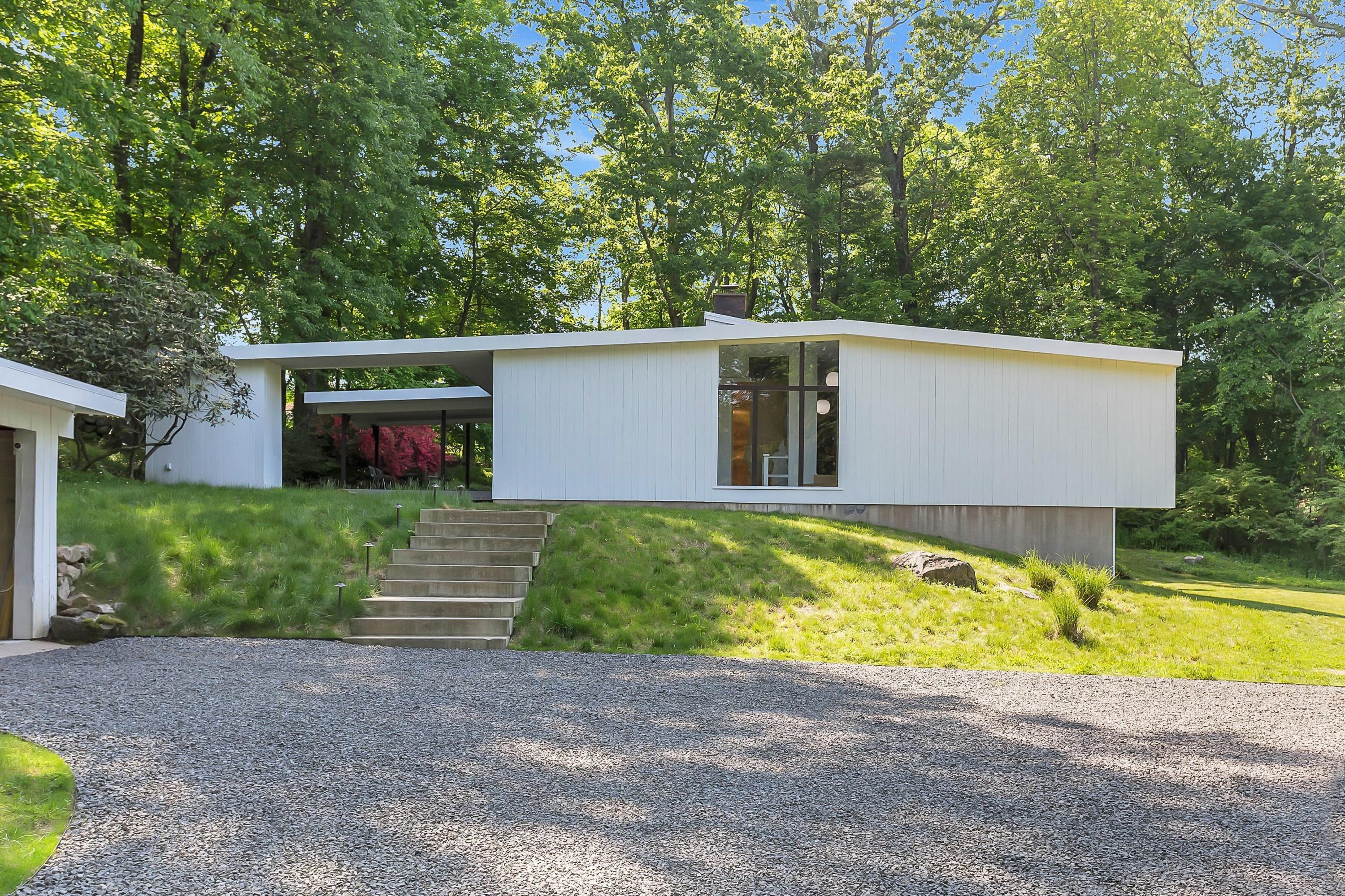 104 Myanos Road New Canaan, CT 06840 - Photo 1 of 14 001-383720-_MG_4388_10224629