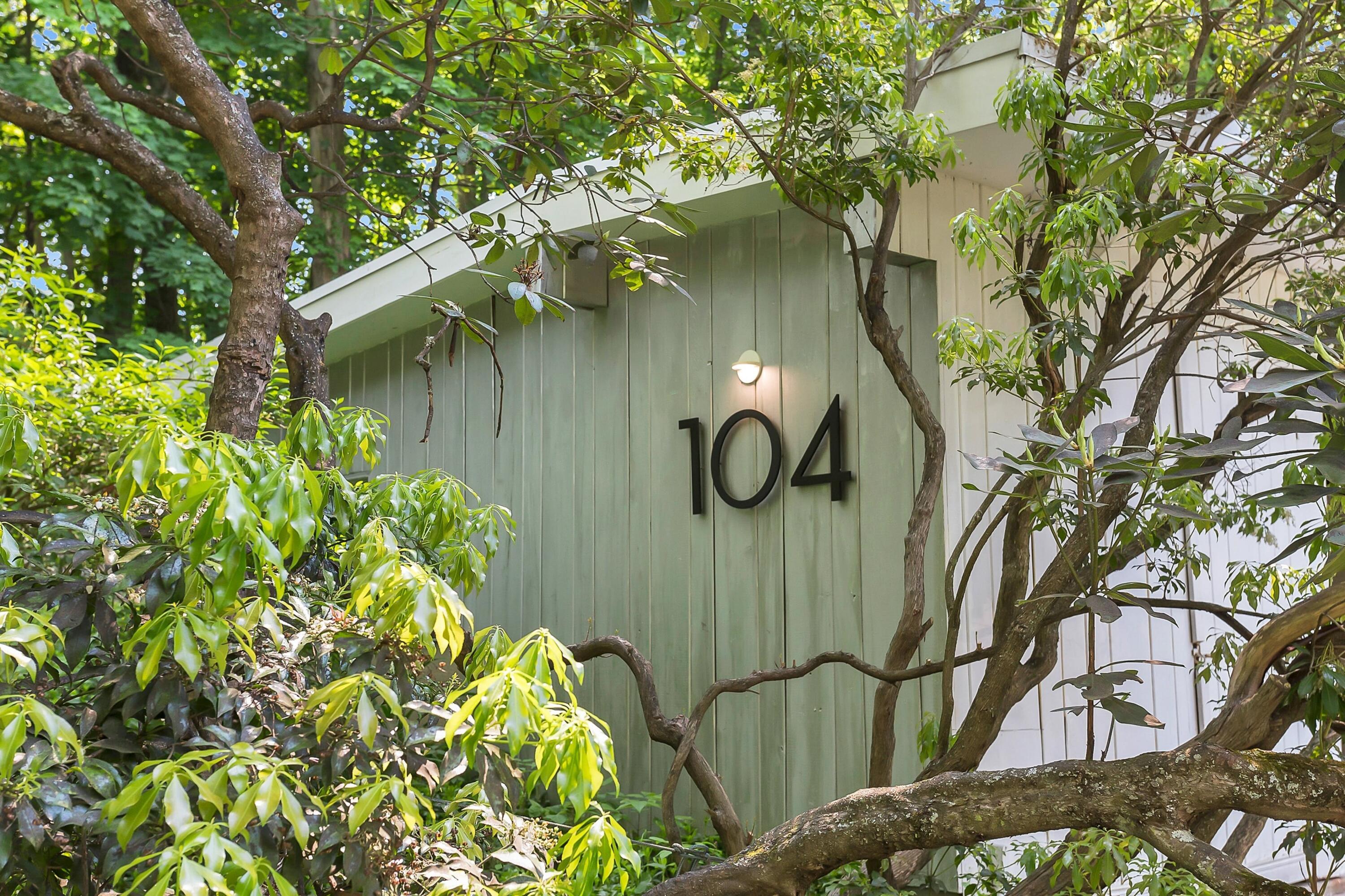 104 Myanos Road New Canaan, CT 06840 - Photo 2 of 14 006-383720-_MG_4375_10224620