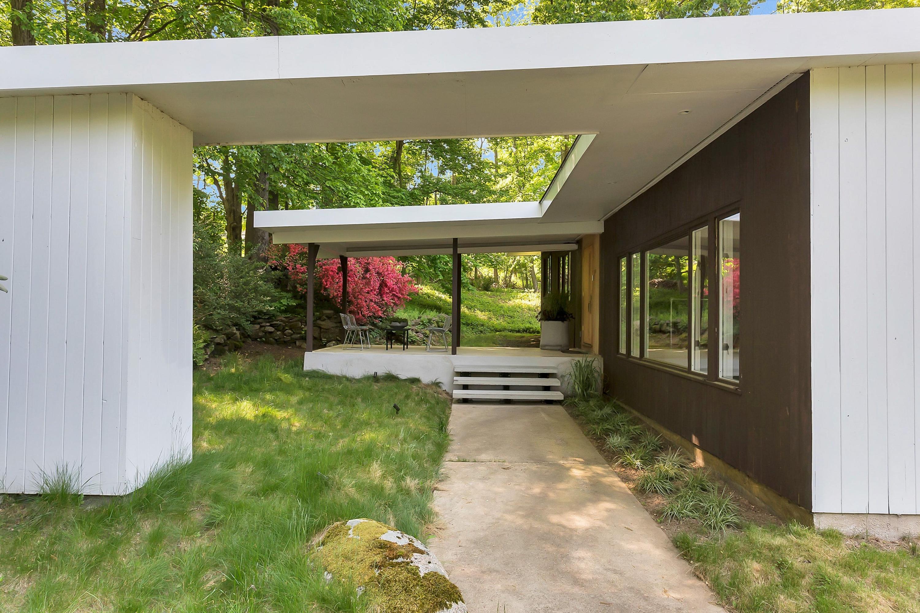 104 Myanos Road New Canaan, CT 06840 - Photo 3 of 14 004-383720-_MG_4379_10224623
