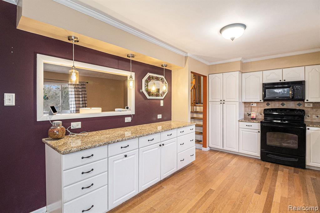2021 Brewer Road Howell, MI 48855 - Photo 13 of 37