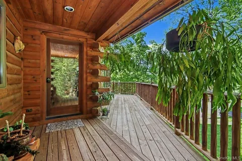 $1,200,000 | 33 Cimarron Road, Putnam Valley, NY 10579