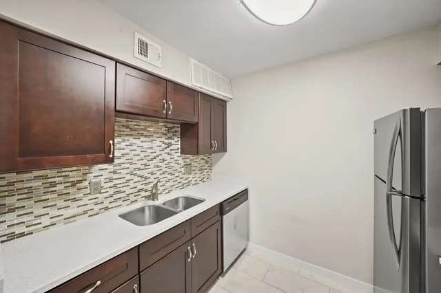 $1,100 | 845 Augusta Drive, Unit 30, Houston, TX 77057