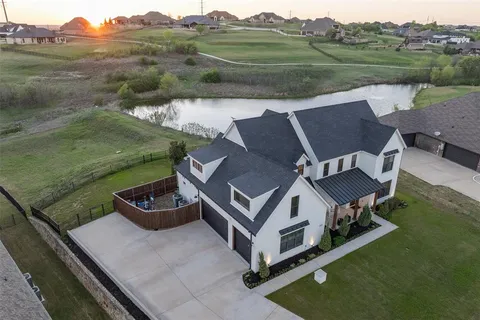 an aerial view of a house having outdoor space