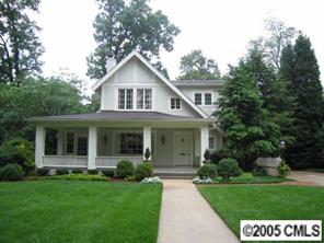 1626 Queens Road Charlotte, NC 28207 - Photo 1 of 8 a view of a yard in front of house