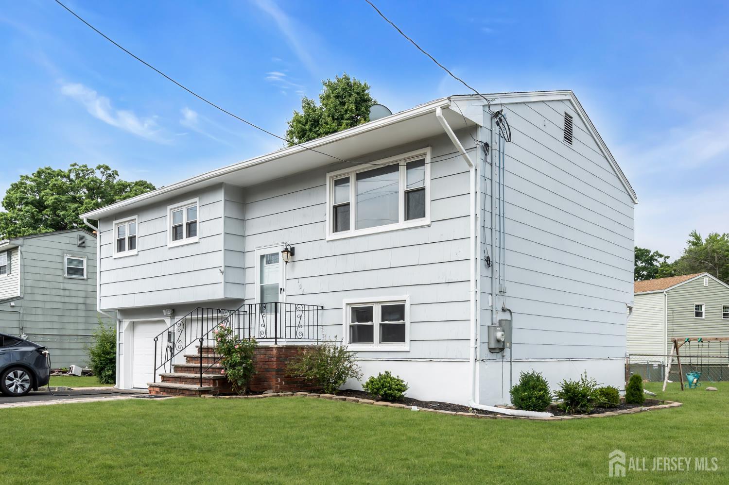 125 Jeff Street Edison, NJ 08837 - Photo 3 of 45