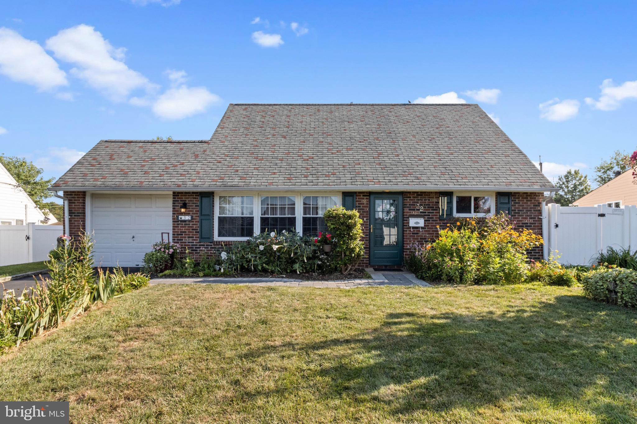 32 Middle Road Levittown, PA 19056 - Photo 1 of 26 Gallery Image 1