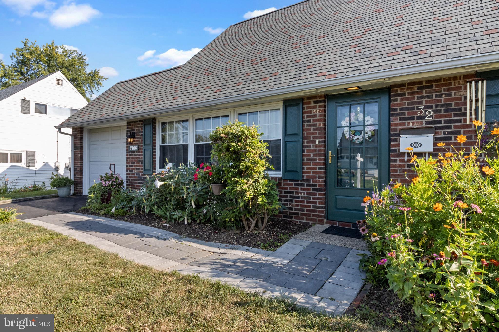 32 Middle Road Levittown, PA 19056 - Photo 3 of 26 Gallery Image 3