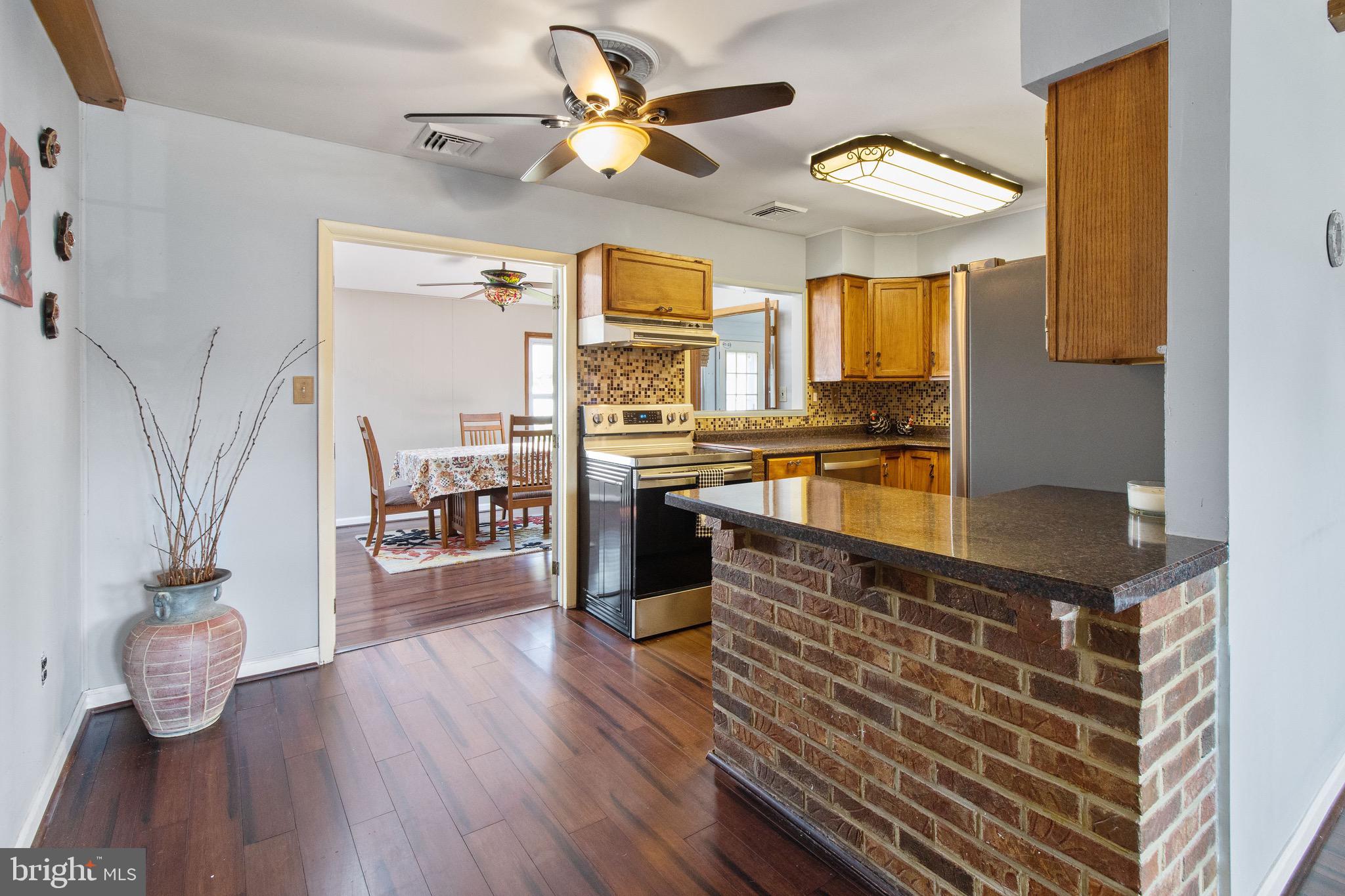32 Middle Road Levittown, PA 19056 - Photo 7 of 26 Gallery Image 7
