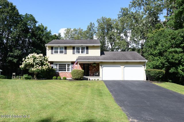 $445,000 | 104 Mountainview Court, Guilderland, NY 12084