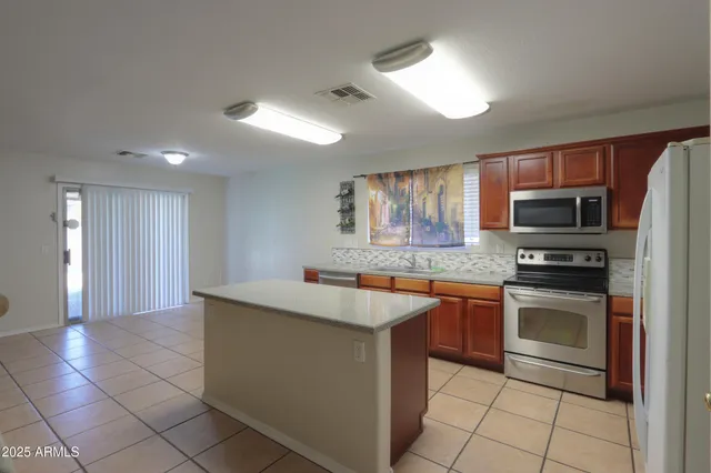 $1,900 | 681 West Racine Loop, Casa Grande, AZ 85122