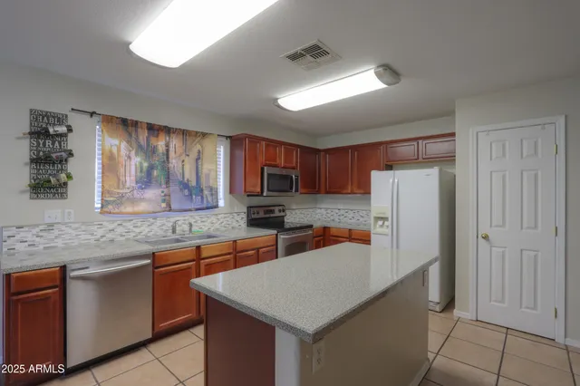 $1,900 | 681 West Racine Loop, Casa Grande, AZ 85122