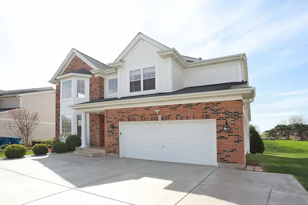 $850,000 | 829 Clover Ridge Lane, Itasca, IL 60143