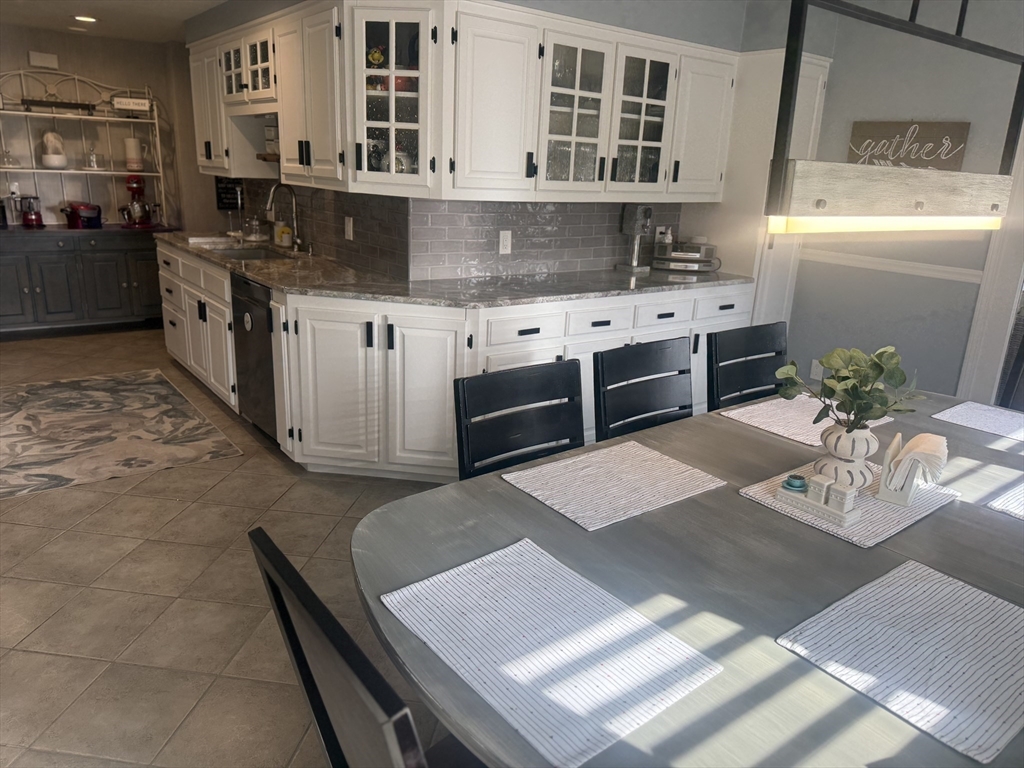 77 Beechwood Road Holden, MA 01520 - Photo 2 of 9