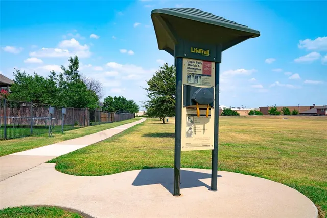 $1,725 | 806 Walnut Street, Burleson, TX 76028