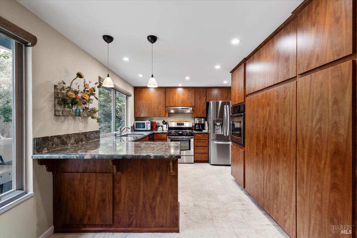6505 Stonecroft Terrace Santa Rosa, CA 95409 - Photo 12 of 59
