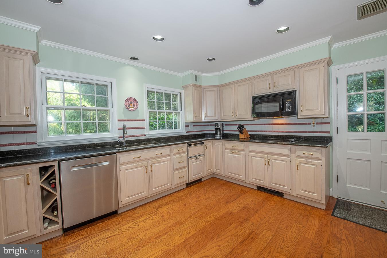 237 Ladbroke Road Bryn Mawr, PA 19010 - Photo 18 of 63 Kitchen - granite counter and access to back