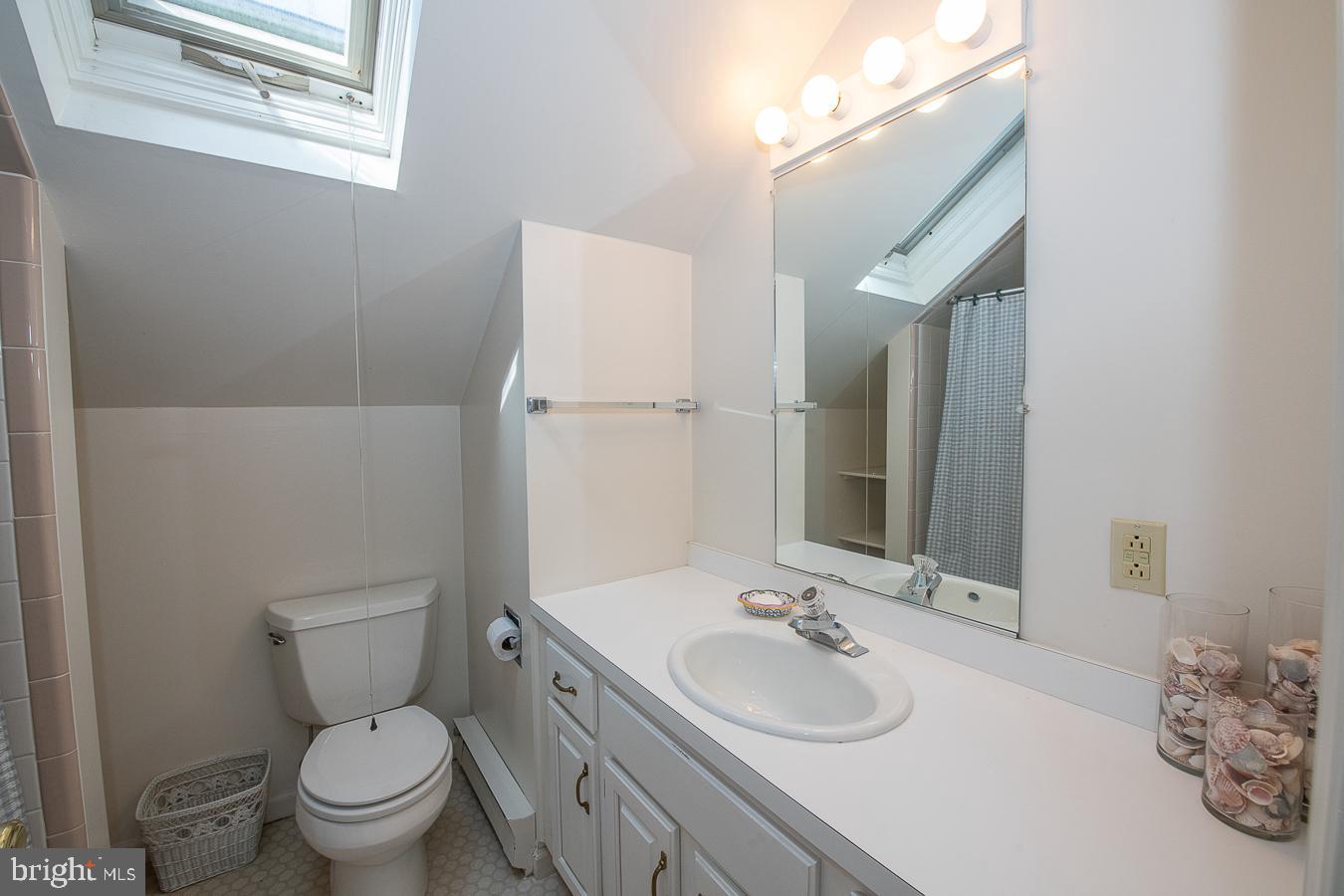 237 Ladbroke Road Bryn Mawr, PA 19010 - Photo 46 of 63 en suite bath