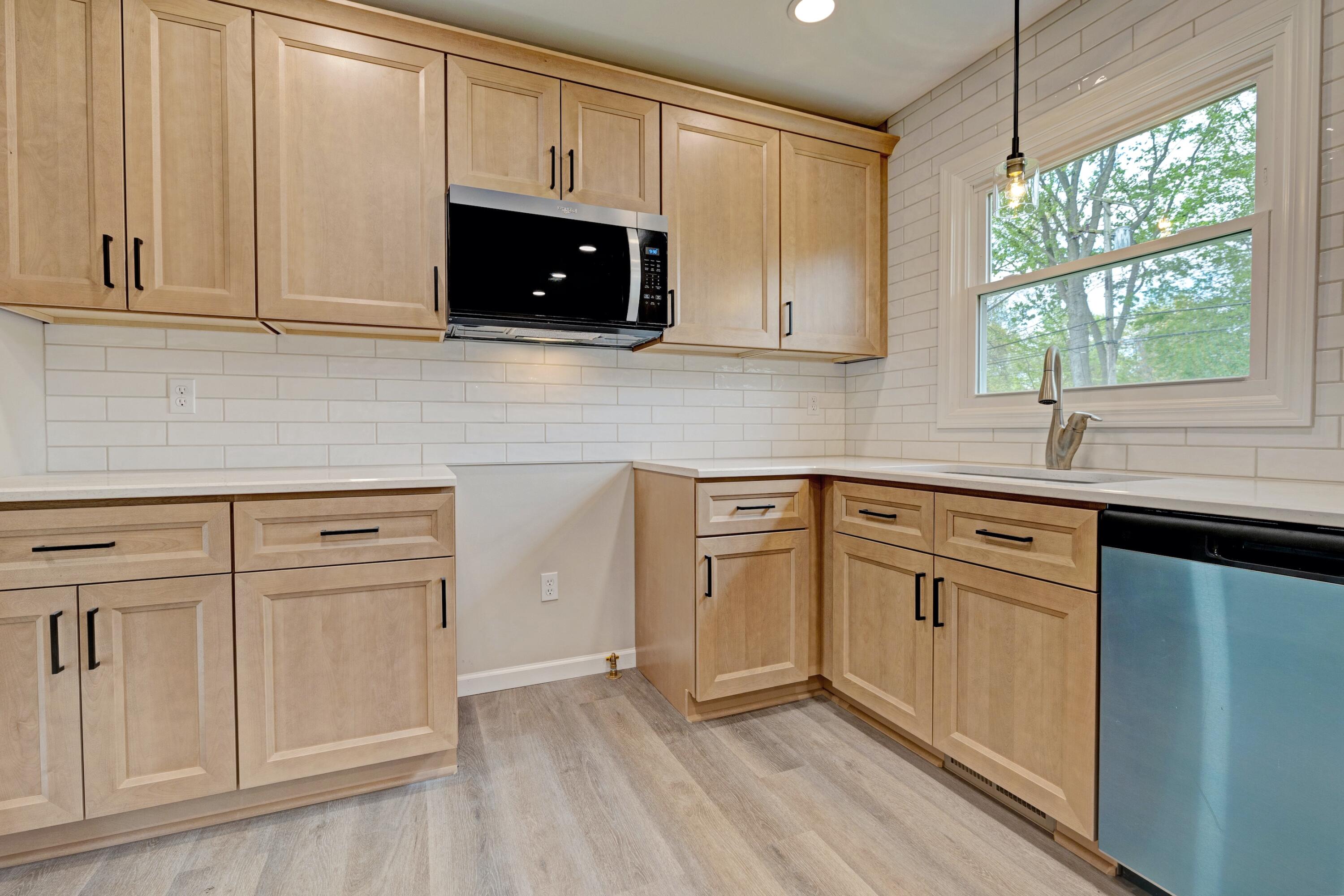 3636 Alida Avenue Rochester Hills, MI 48309 - Photo 9 of 40 9) Kitchen