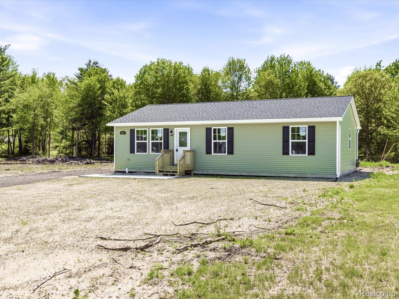 2941 Beach Road Port Huron, MI 48060 - Photo 2 of 30 02-2941 Beach Rd (2).jpg
