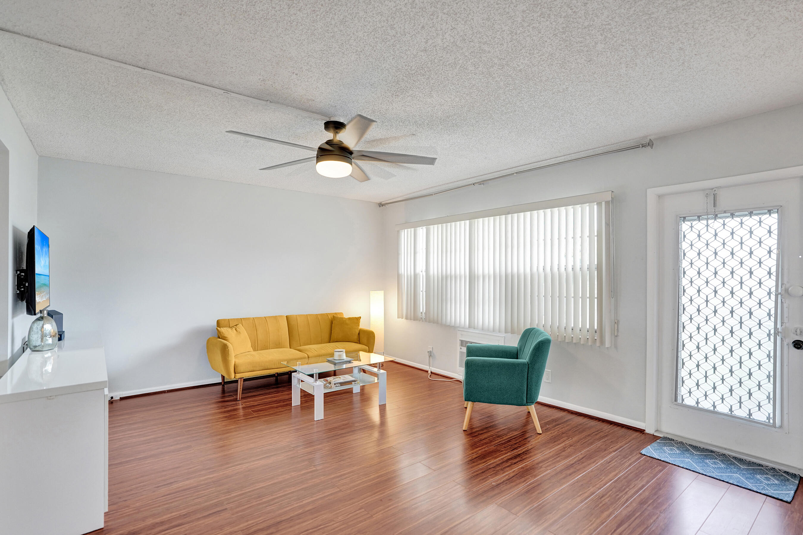 566 Fanshaw North Boca Raton, FL 33434 - Photo 6 of 27 Living Area