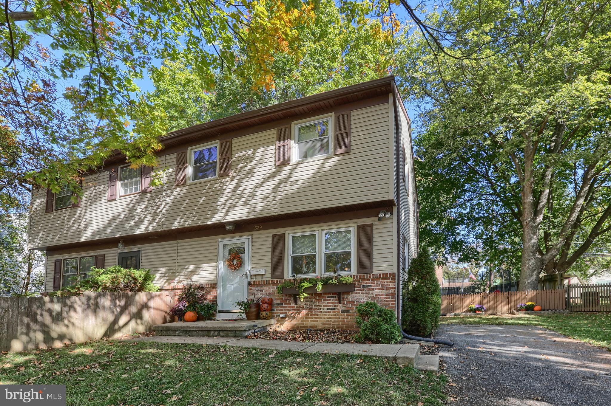 539 Spring Avenue Lititz, PA 17543 - Photo 2 of 51