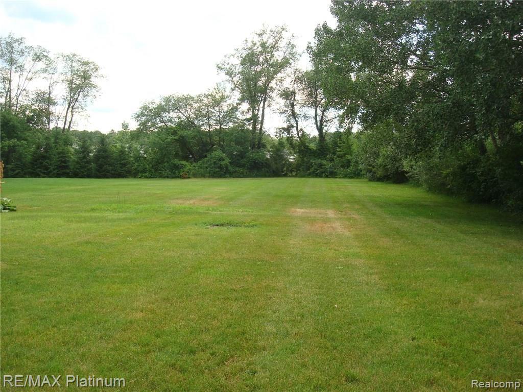1836 Gray Road Howell, MI 48843 - Photo 4 of 27 DSC08437.JPG