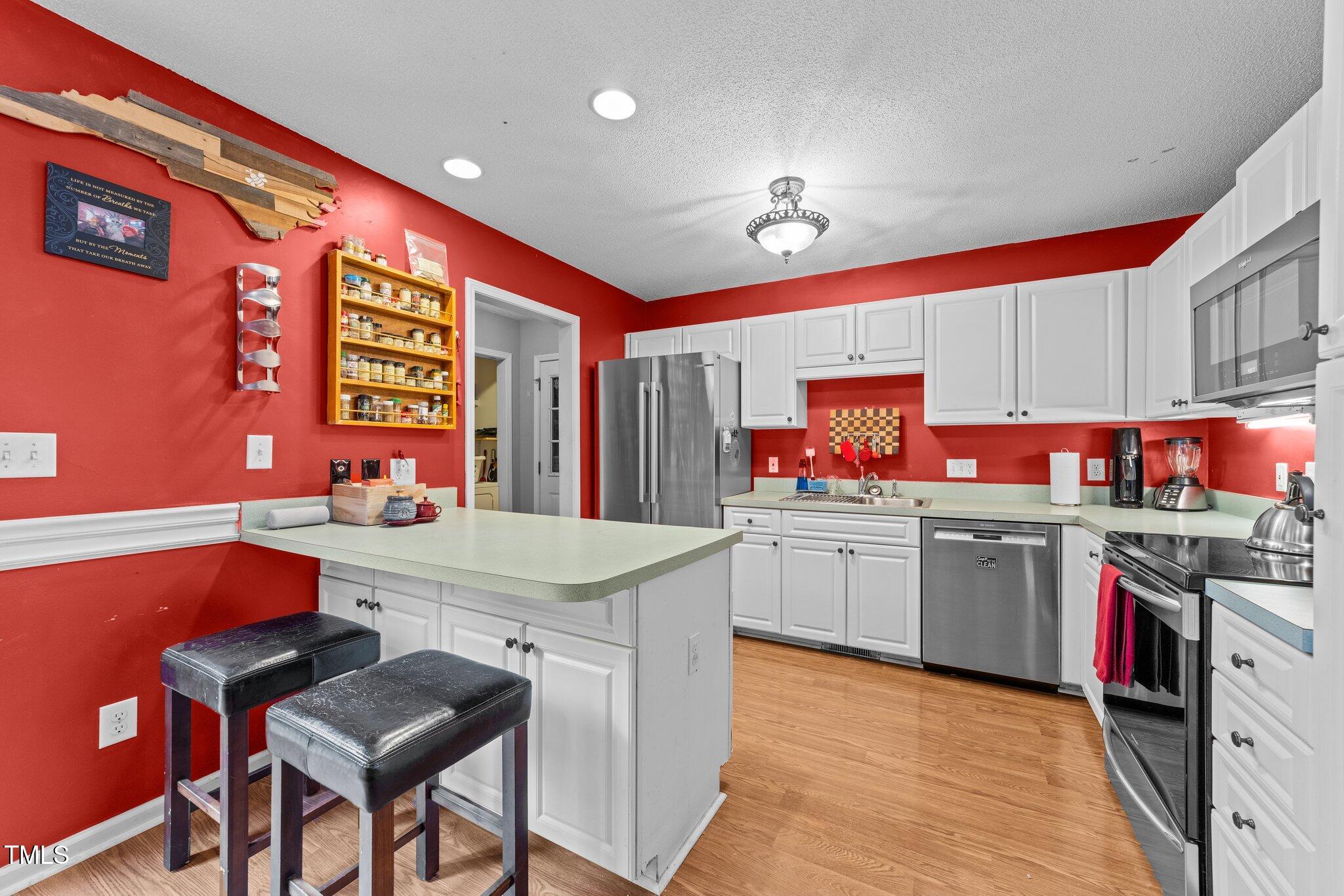2825 Alder Ridge Lane Raleigh, NC 27603 - Photo 8 of 37 Kitchen-Breakfast Bar