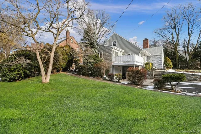 a picture of a bench in a building