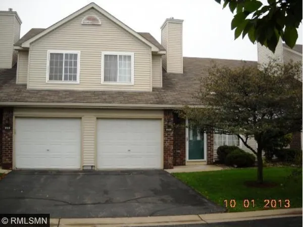 $1,895 | 949 Old Steine Circle, New Brighton, MN 55112