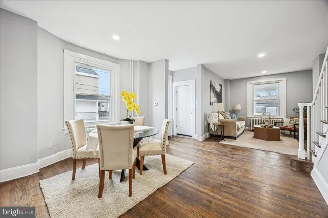 a view of a livingroom with furniture and a livingroom