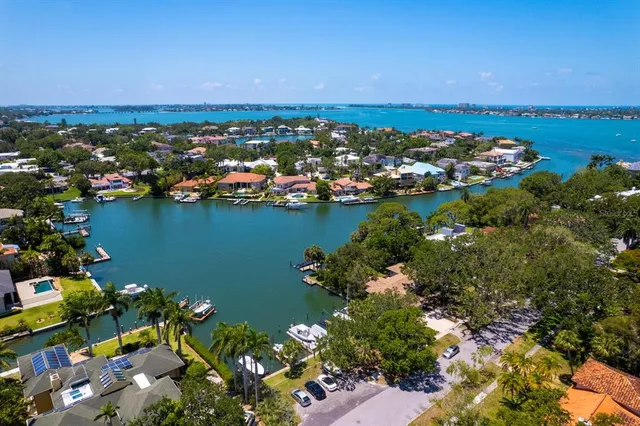 $3,850,000 | 1542 Gulfview Drive, Sarasota, FL 34239
