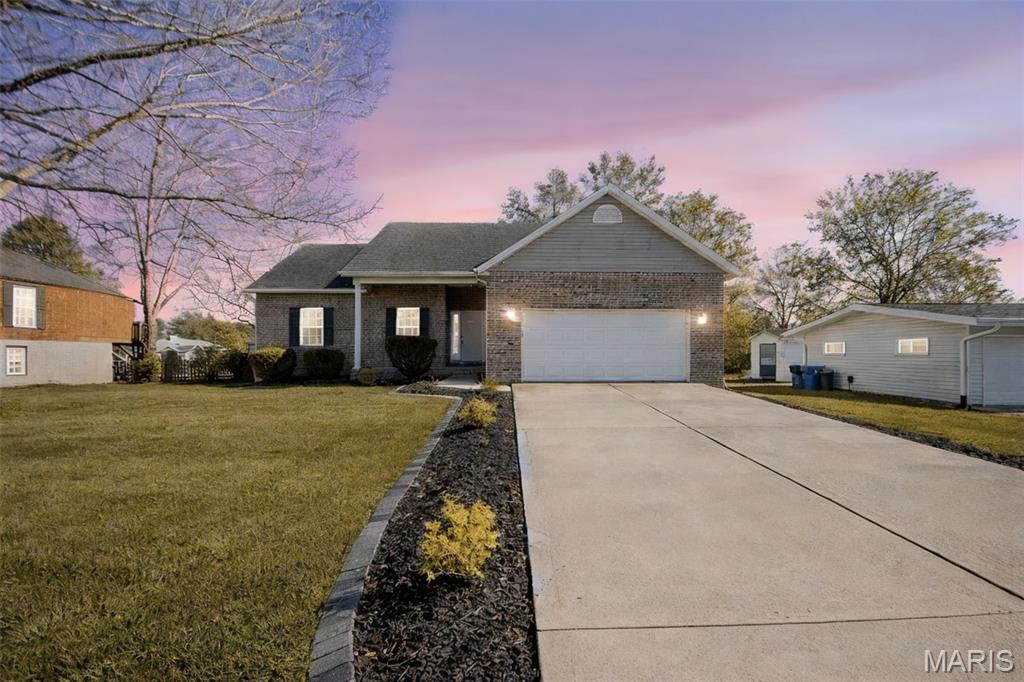 381 High Point Drive Edwardsville, IL 62025 - Photo 2 of 31