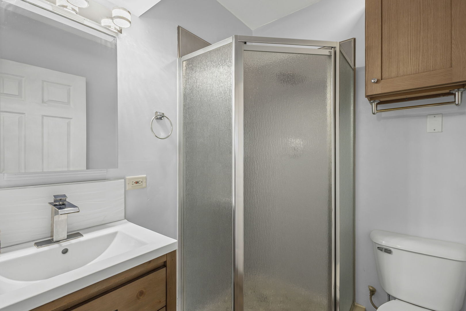 1323 South Roselle Road Schaumburg, IL 60193 - Photo 18 of 51 a bathroom with a sink and mirror