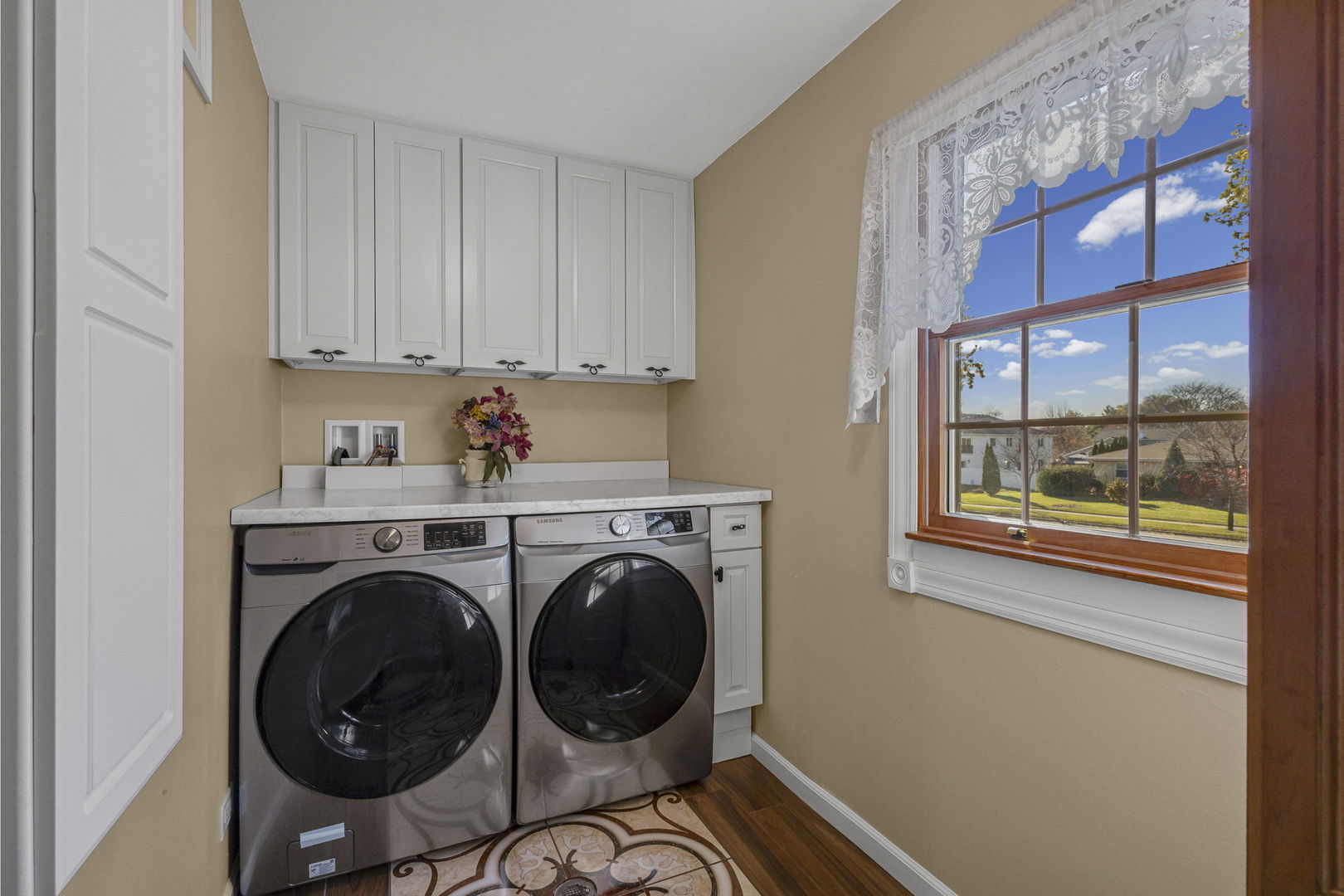 1323 South Roselle Road Schaumburg, IL 60193 - Photo 32 of 51 a utility room with dryer and washer