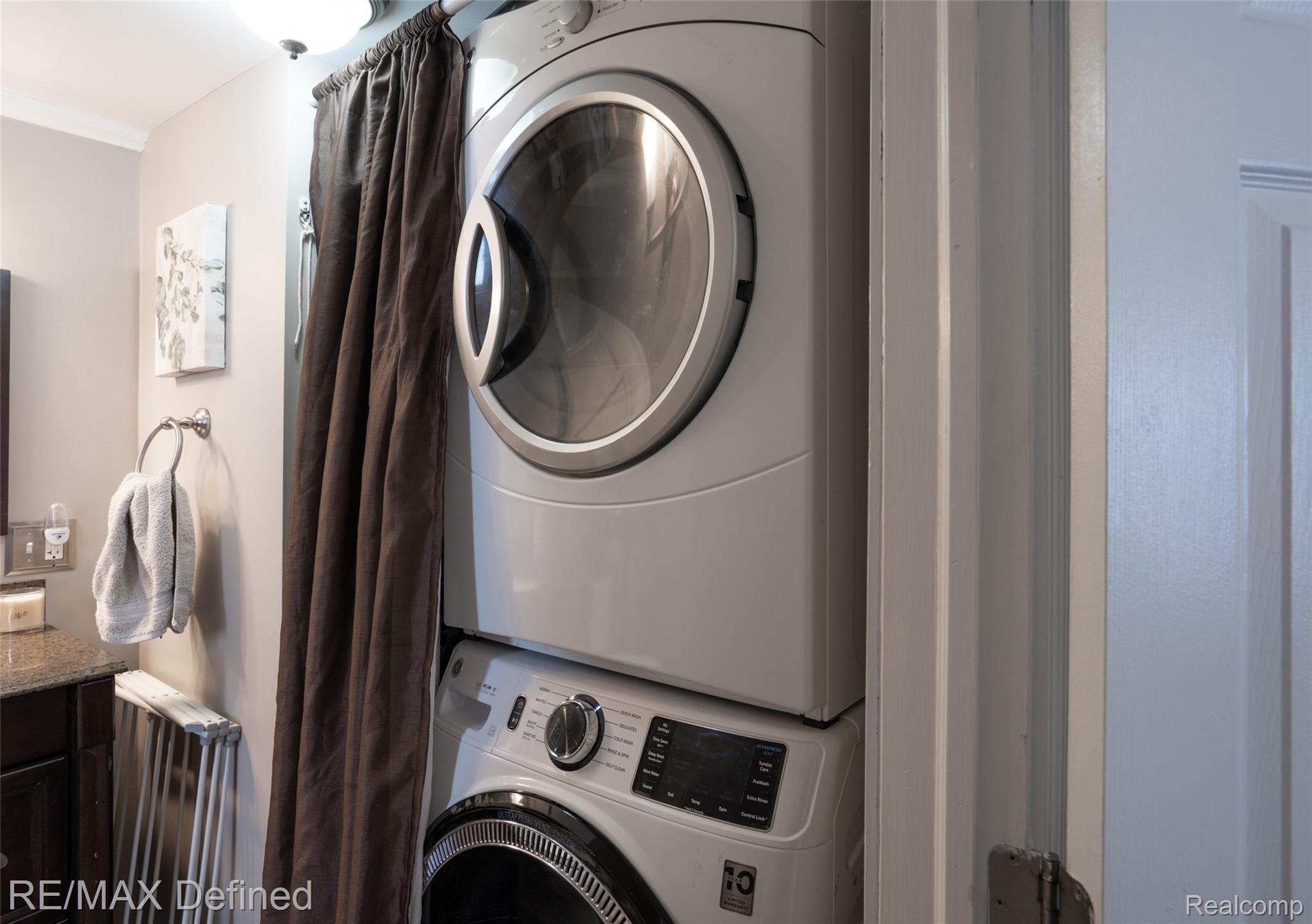 3231 Melvin Avenue Rochester, MI 48307 - Photo 17 of 34 Laundry Area
