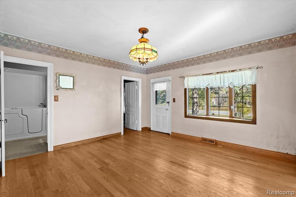 2795 North Burkhart Road Howell, MI 48855 - Photo 13 of 31