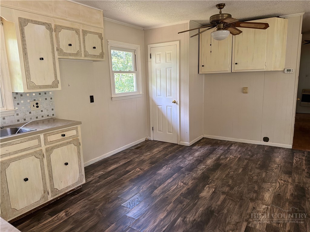 147 Grandridge Road Sparta, NC 28675 - Photo 4 of 25