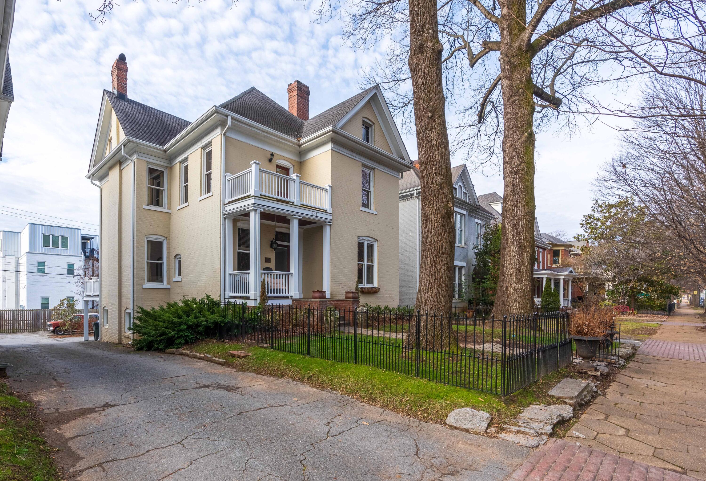 08 - 854 Oak St - Exteriors