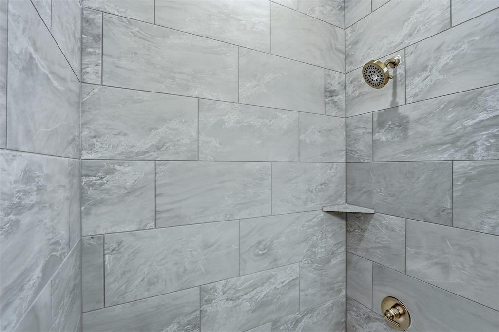 810 Vly Rdg Road Van Alstyne, TX 75495 - Photo 27 of 39 Bathroom view of tiled shower