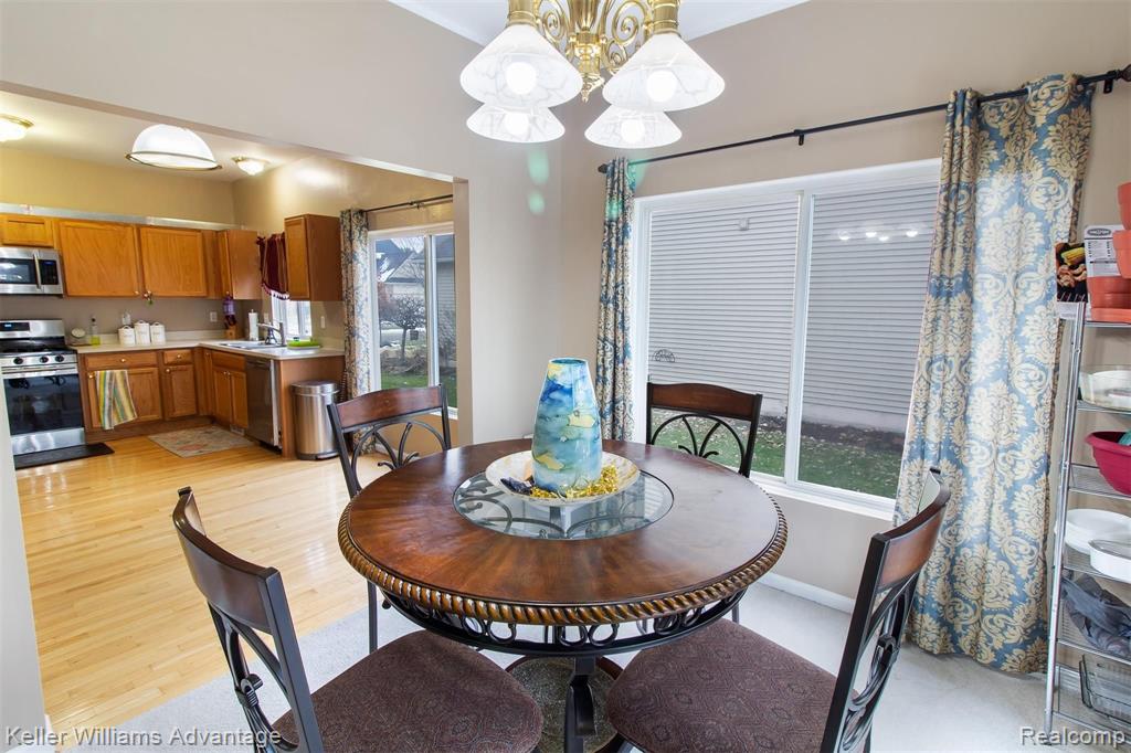 2052 Lagoon Drive Rochester, MI 48309 - Photo 15 of 32