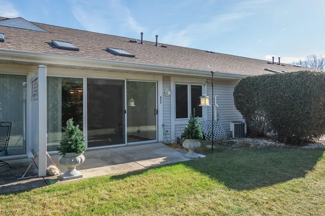 $269,900 | 653 Hartford Square, Hartford, WI 53027