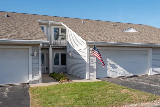 $269,900 | 653 Hartford Square, Hartford, WI 53027