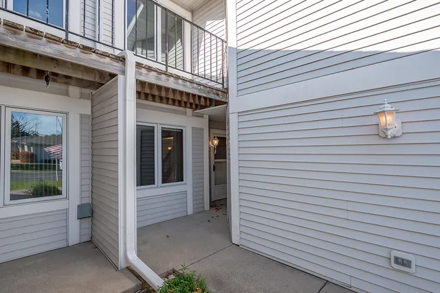 $270,000 | 653 Hartford Square, Hartford, WI 53027