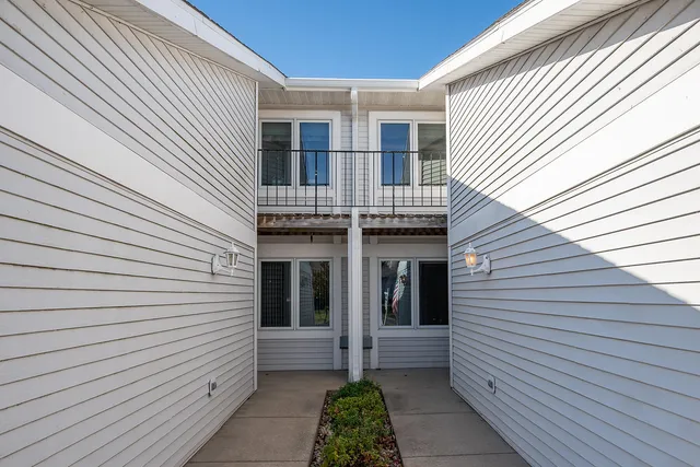 $270,000 | 653 Hartford Square, Hartford, WI 53027