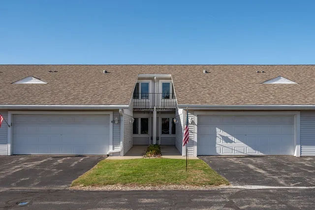 $270,000 | 653 Hartford Square, Hartford, WI 53027