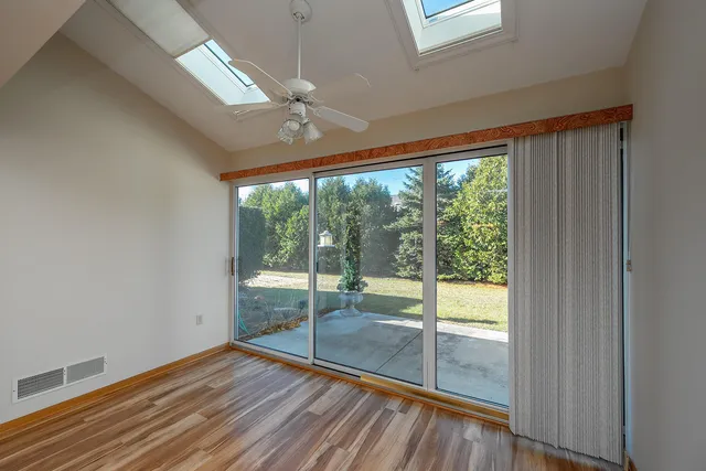 $269,900 | 653 Hartford Square, Hartford, WI 53027