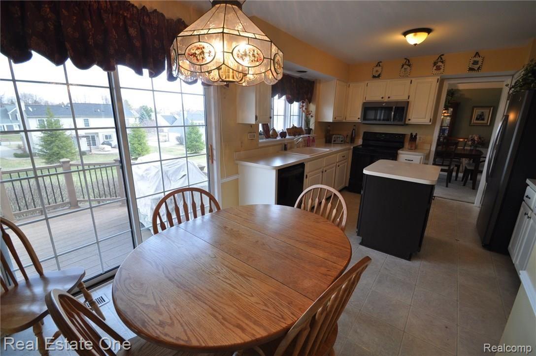 1696 Grandview Drive Rochester, MI 48306 - Photo 12 of 32 12.JPG