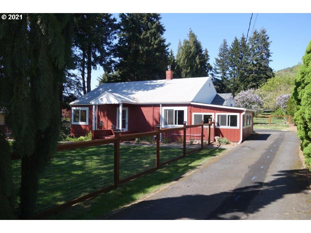 828 Northwest Loop Road White Salmon, WA 98672 - Photo 2 of 32 Gallery Image 2