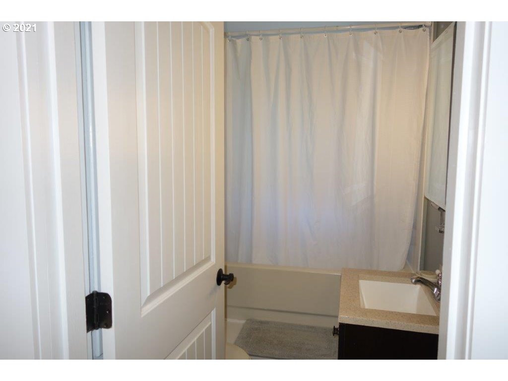 828 Northwest Loop Road White Salmon, WA 98672 - Photo 11 of 32 Gallery Image 11
